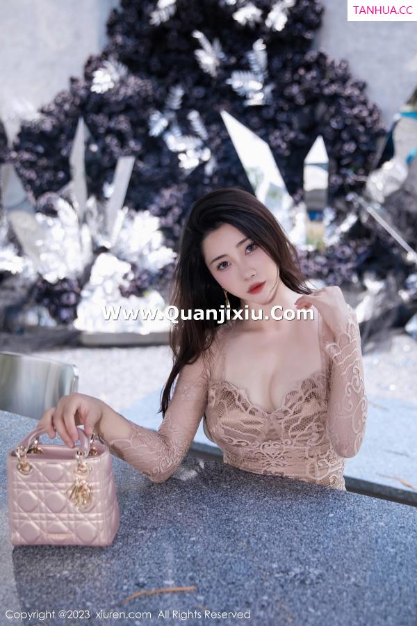   [XiuRen]高清写真图 2023.08.11 No.7216 严利娅Yuliya 丰腴美臀第17张图片